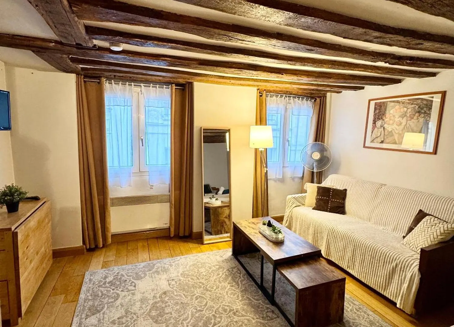 Cosy Flat Heart Of Paris contacts